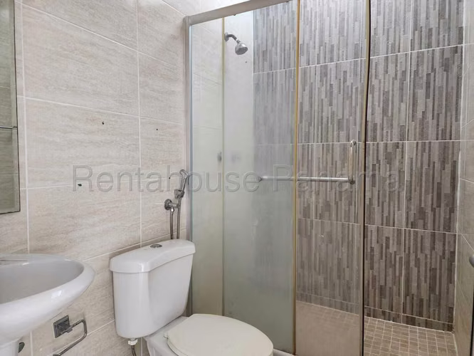 Se Vende Casa en Brisas Del Golf MDV26-6744