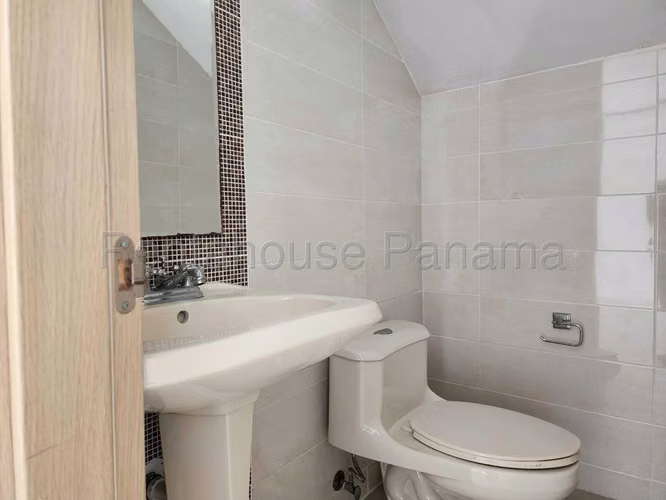 Se Vende Casa en Brisas Del Golf MDV26-6744