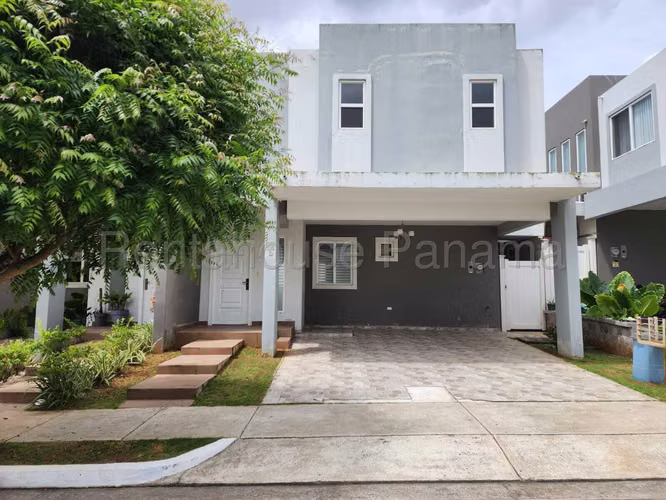 Se Vende Casa en Brisas Del Golf MDV26-6744