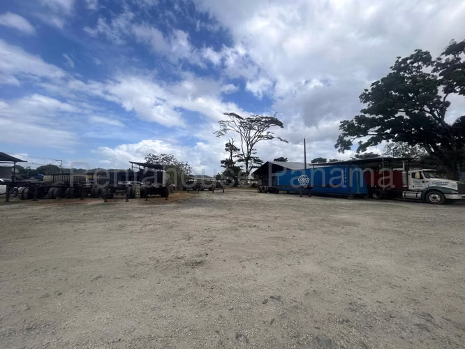 Venta de terreno en avenida Principal Las Cumbres   AK