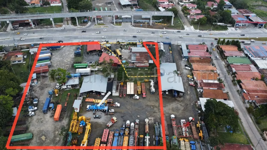 Venta de terreno en avenida Principal Las Cumbres   AK