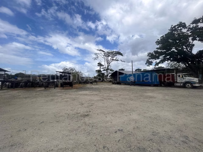 Venta de terreno en avenida Principal Las Cumbres   AK