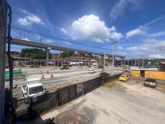 Venta de terreno en avenida Principal Las Cumbres   AK
