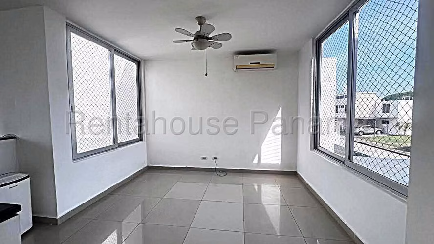Casa en Alquiler en Costa sur 26*8070Mfk