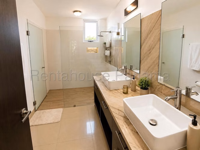 Casa en Alquiler en Costa sur 26*8070Mfk