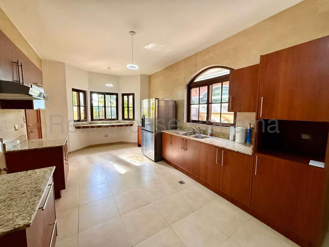 Casa en Alquiler en Costa sur 26*6820Mfk