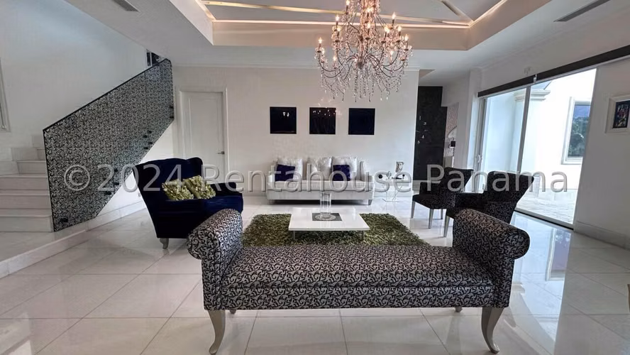 Casa en Alquiler en Santa Maria  con pisicna 26*4777Mfk