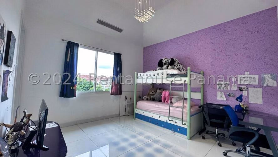 Casa en Alquiler en Santa Maria  con pisicna 26*4777Mfk