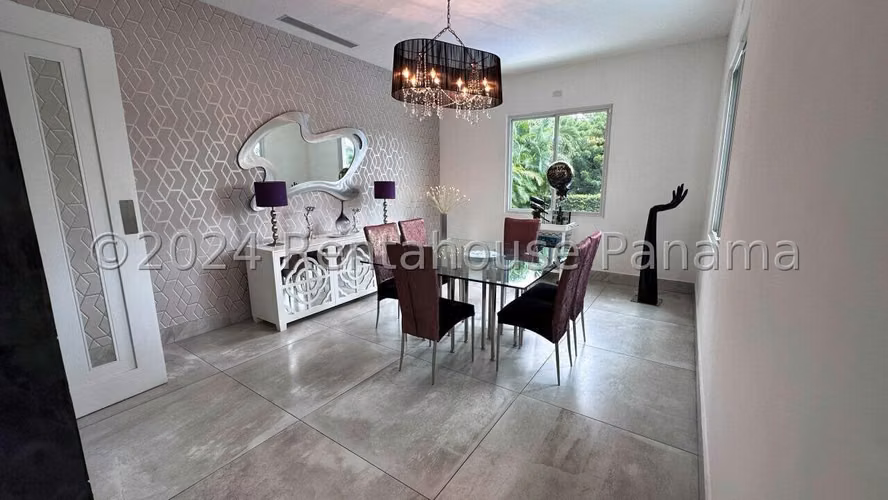 Casa en Alquiler en Santa Maria  con pisicna 26*4777Mfk