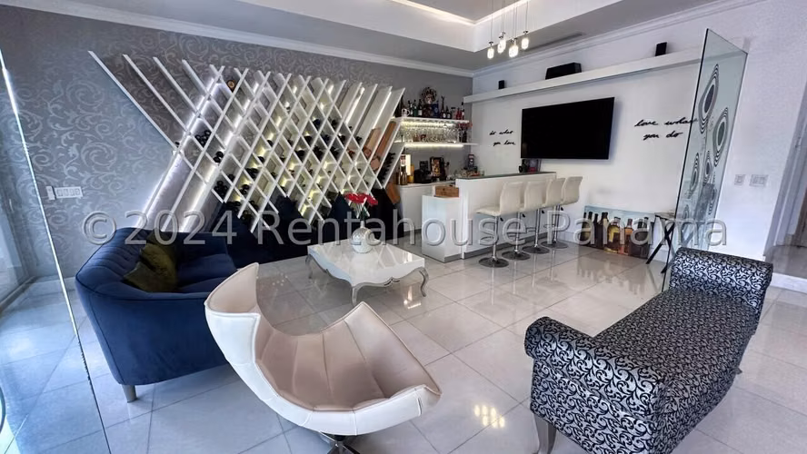 Casa en Alquiler en Santa Maria  con pisicna 26*4777Mfk