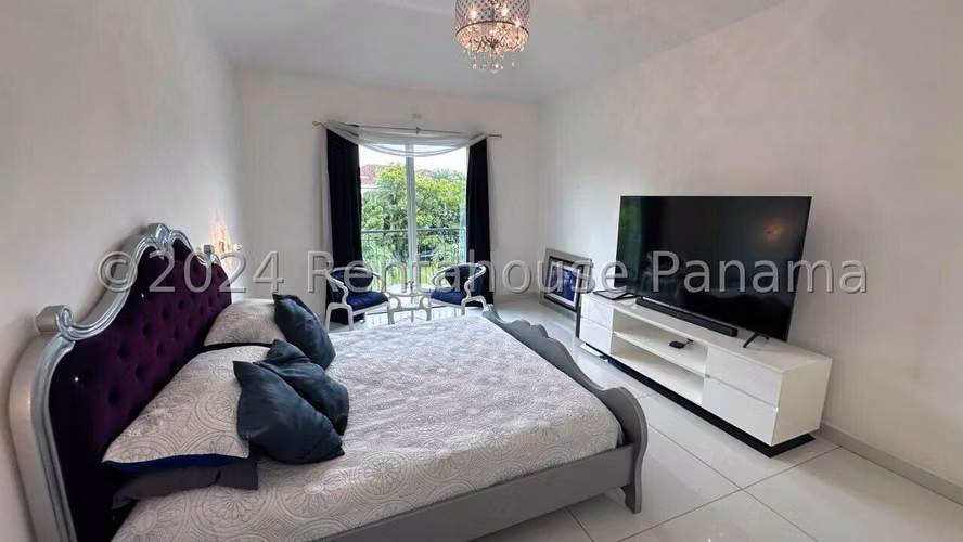 Casa en Alquiler en Santa Maria  con pisicna 26*4777Mfk
