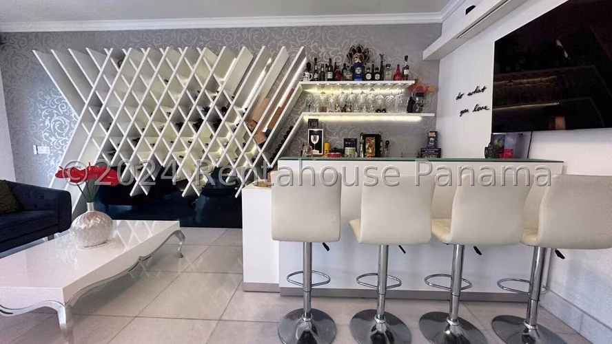 Casa en Alquiler en Santa Maria  con pisicna 26*4777Mfk