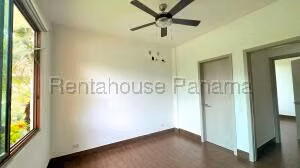Venta de Aapartamento con 125m2 en Costa Sur PH Costamare 26-8045SR