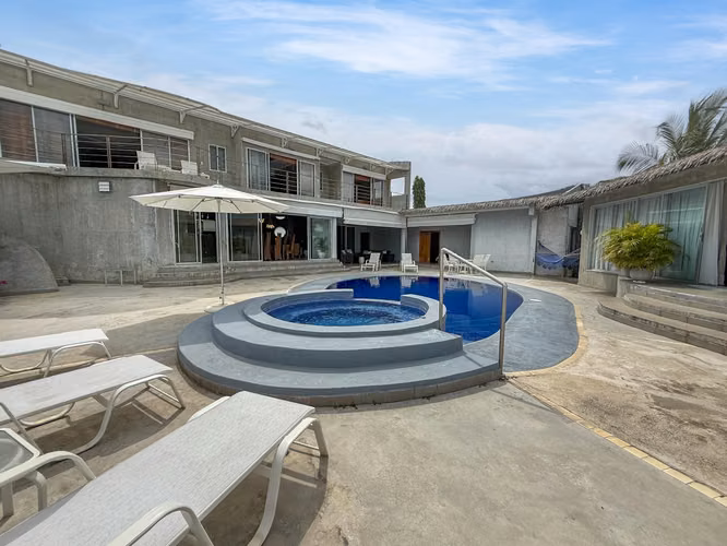 Venta de Residencia Moderna en Coronado
