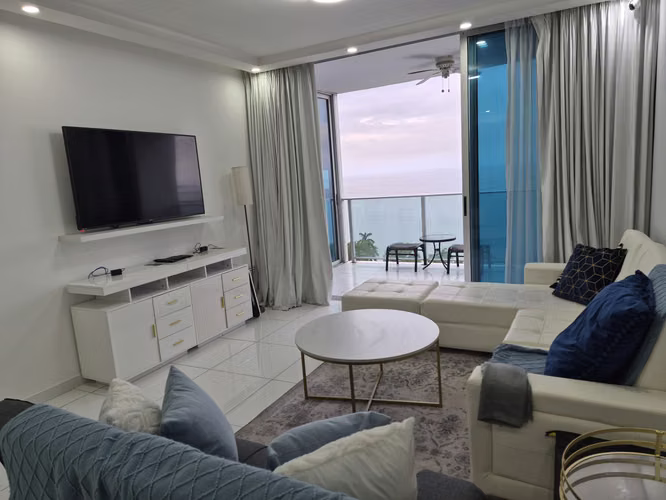 APARTAMENTO AMOBLADO FRENTE AL MAR EN VENTA