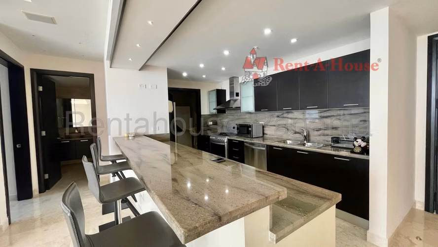 Venta de Amplio y Exclusivo Apartamento en Punta Pacifica 26*7520Mfk