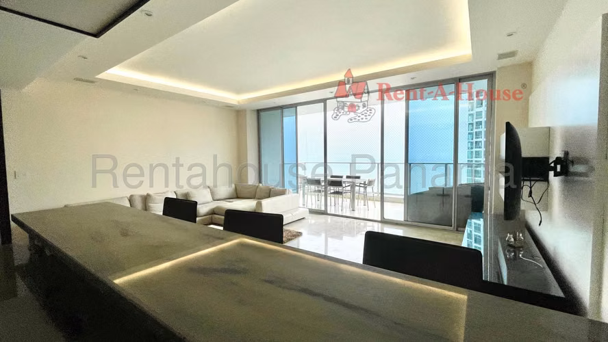 Venta de Amplio y Exclusivo Apartamento en Punta Pacifica 26*7520Mfk