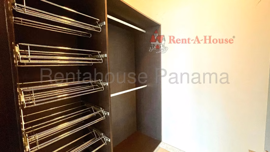 Venta de Amplio y Exclusivo Apartamento en Punta Pacifica 26*7520Mfk