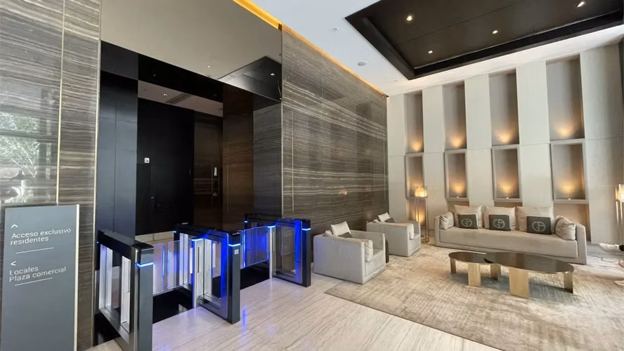 APARTAMENTO A 1 CUADRA DE LA CINTA COSTERA