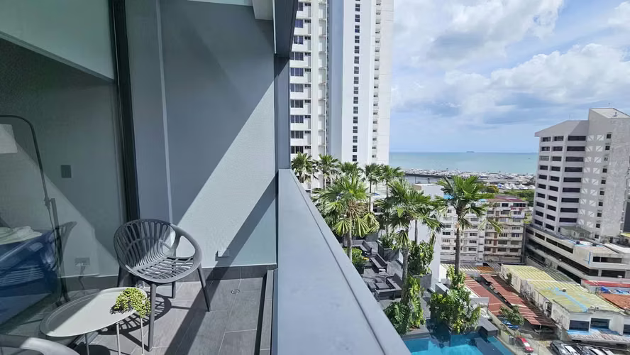 APARTAMENTO A 1 CUADRA DE LA CINTA COSTERA