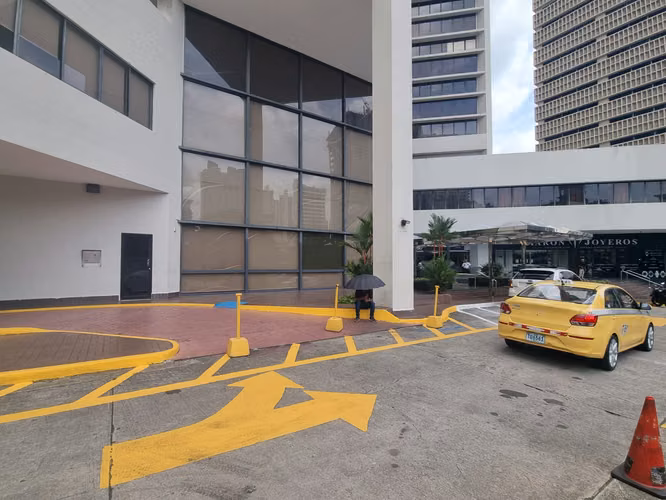 Alquiler de Local Comercial en Obarrio, Plaza Canaima, 640m2
