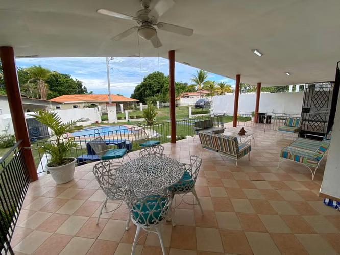 VENDO casa en Coronado