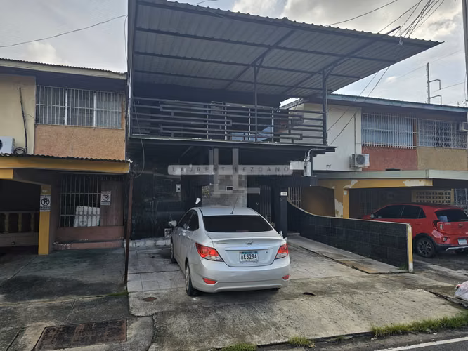 Vendo Duplex de uso Comercial en Chanis cerca de Doraditos. Haga una oferta
