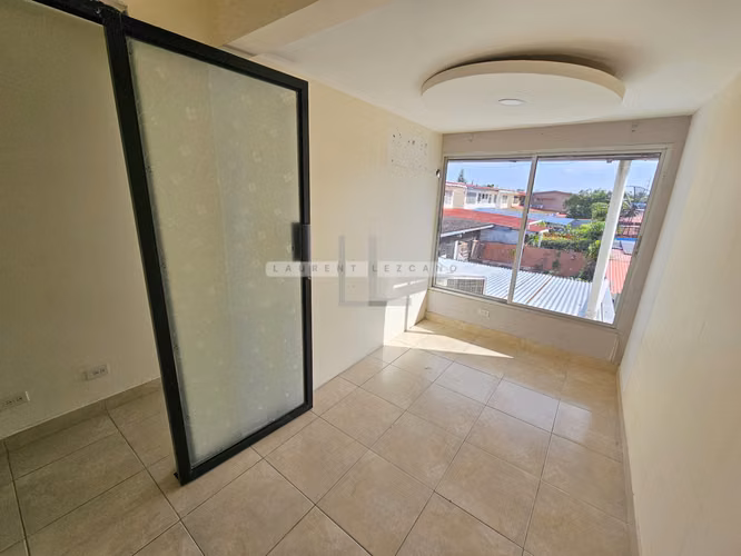 Vendo Duplex de uso Comercial en Chanis cerca de Doraditos. Haga una oferta