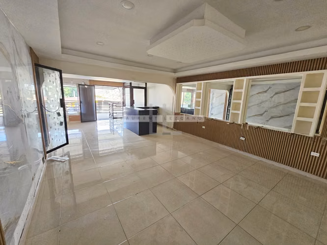 Vendo Duplex de uso Comercial en Chanis cerca de Doraditos. Haga una oferta