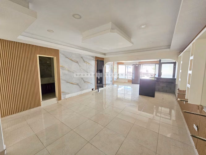 Vendo Duplex de uso Comercial en Chanis cerca de Doraditos. Haga una oferta