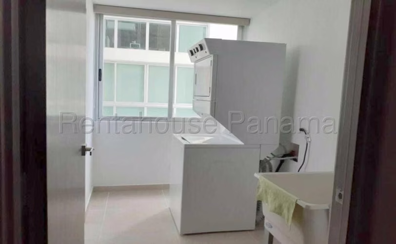 Se Vende Apartamento en Costa del Este LA26-7198