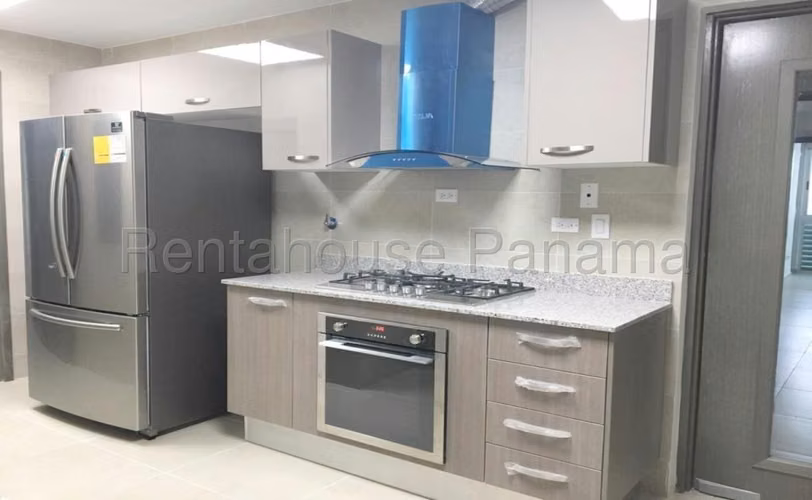 Se Vende Apartamento en Costa del Este LA26-7198