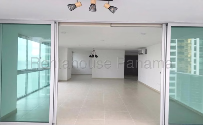 Se Vende Apartamento en Costa del Este LA26-7198
