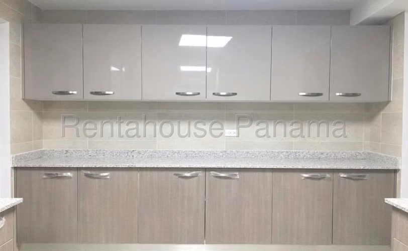 Se Vende Apartamento en Costa del Este LA26-7198