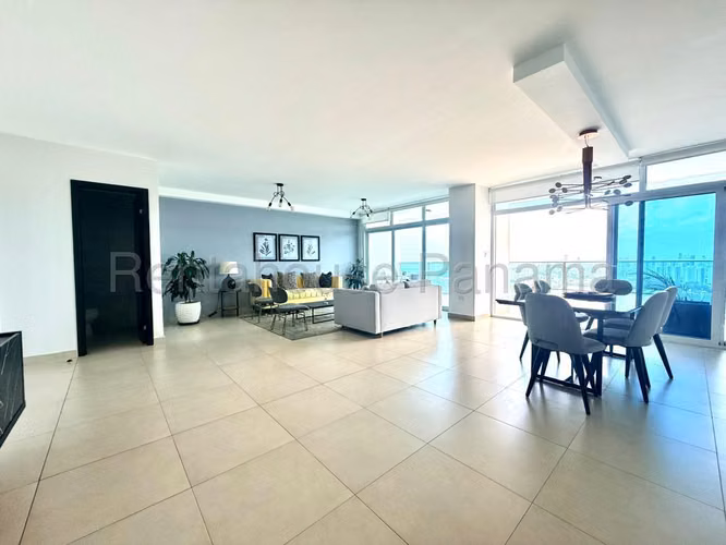 Venta de apartamento en Altos de Panama AK