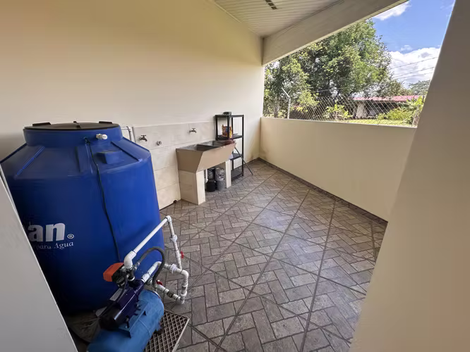 SE ALQUILA CASA CERCADA EN ÁREA RESIDENCIAL