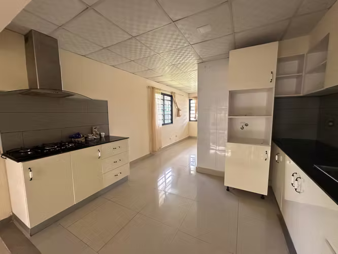 SE ALQUILA CASA CERCADA EN ÁREA RESIDENCIAL