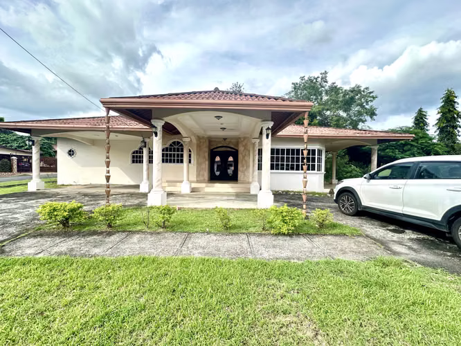 SE ALQUILA CASA AMPLIA EN EXCELENTE ÁREA CERCA DEL FEDERAL MALL