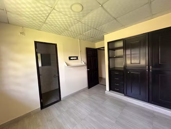 SE ALQUILA CASA CERCADA EN ÁREA RESIDENCIAL