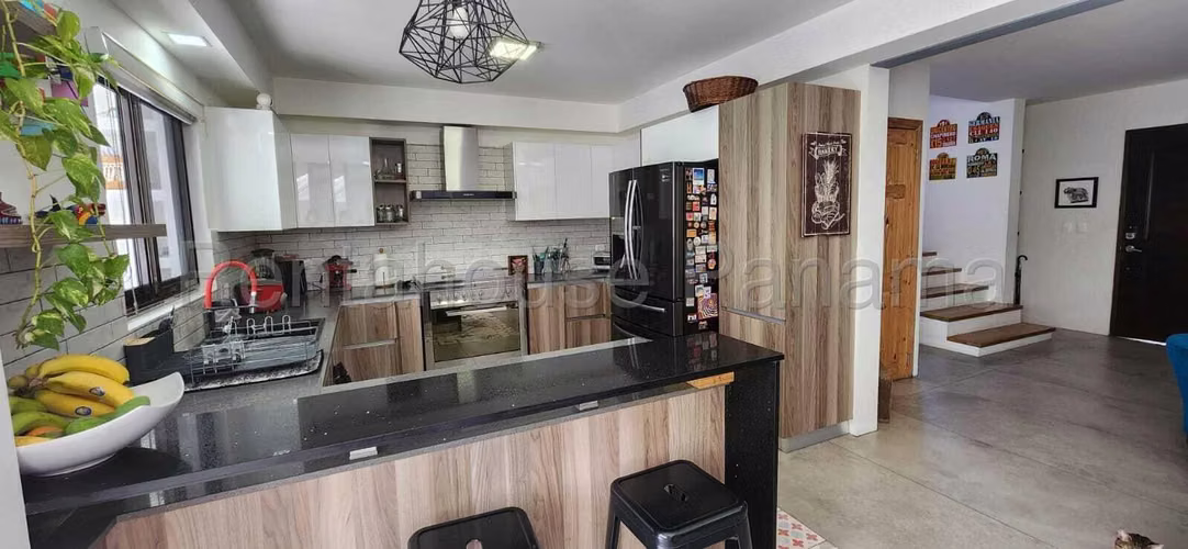 Venta de casa en Versalles AK - Imagen 3