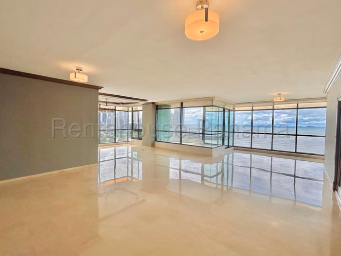 Apartment for sale on Avenida Balboa OF26-4324