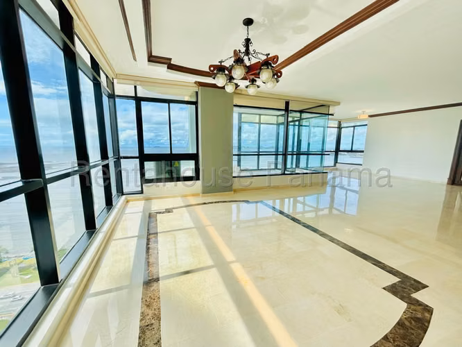Vendo Apartamento en Avenida Balboa MIRAMAR OF 26-4324