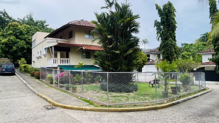 Venta de casa en Albrook    AK