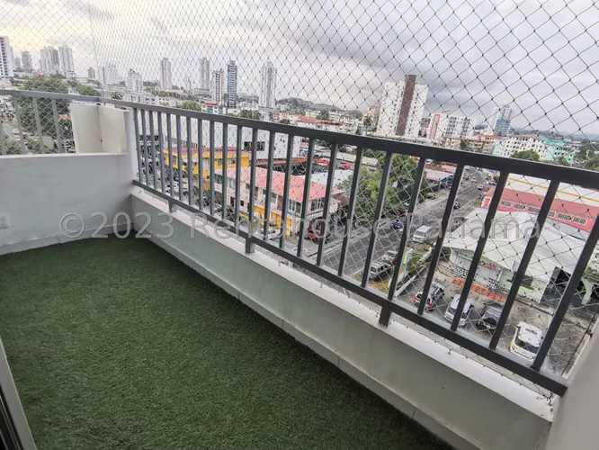 Apartamento en Venta en Parque Lefevre JG