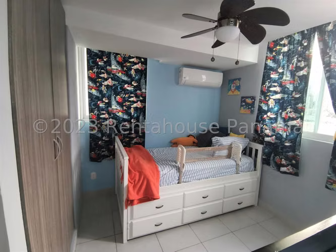 Apartamento en Venta en Parque Lefevre JG