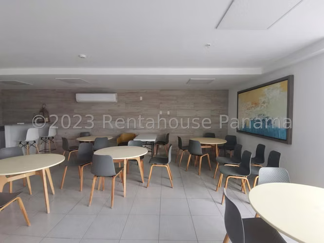 Apartamento en Venta en Parque Lefevre JG