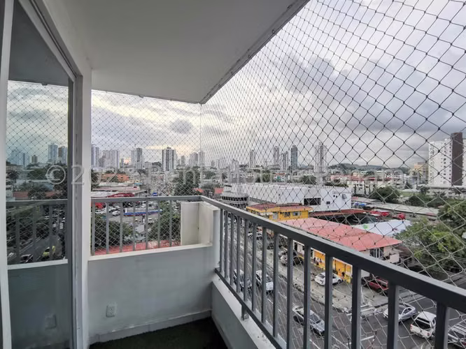 Apartamento en Venta en Parque Lefevre JG