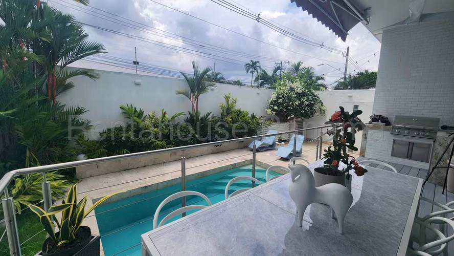 Casa en Venta en Altos del Golf JG