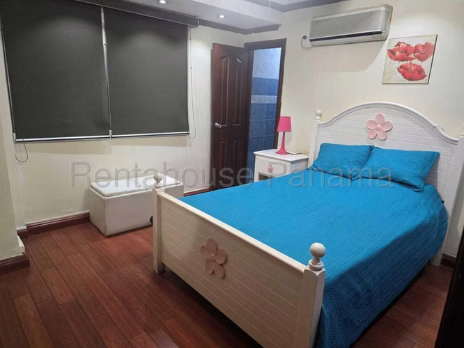 Casa en Venta en Parque Lefevre JG