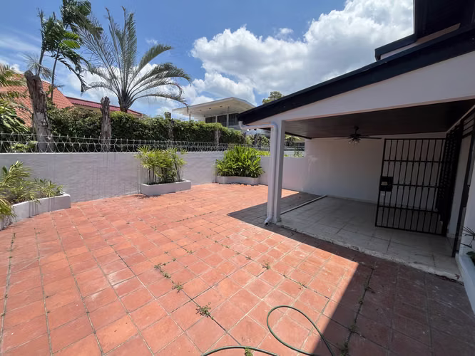 Casa Comercial en alquiler Excelente Ubicacion